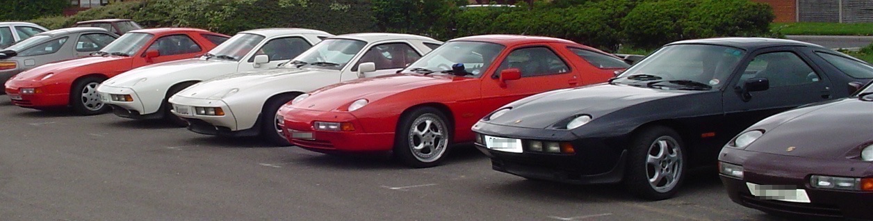 A row of Porsche 928's at a meeting