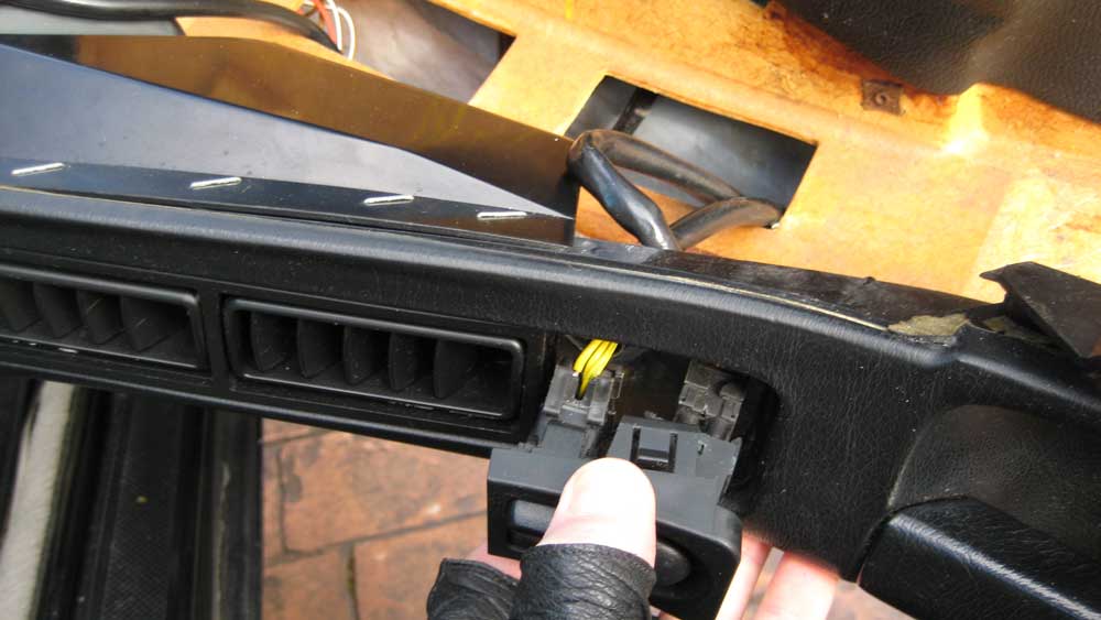 Porsche 928 radio upgrade - trim panel disconnects