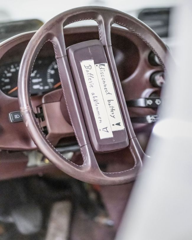 Porsche 928 noise test vehicle Disconnect Battery notice, 2024, Porsche AG
